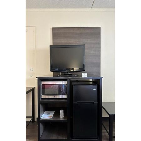 Oyo Hotel San Antonio Lackland Afb Seaworld Hwy 90 W Exterior photo