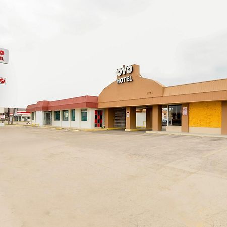 Oyo Hotel San Antonio Lackland Afb Seaworld Hwy 90 W Exterior photo