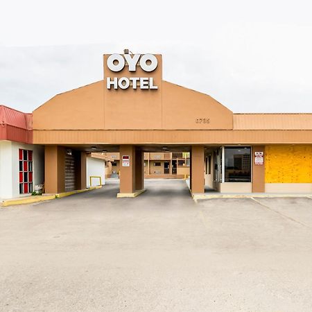 Oyo Hotel San Antonio Lackland Afb Seaworld Hwy 90 W Exterior photo