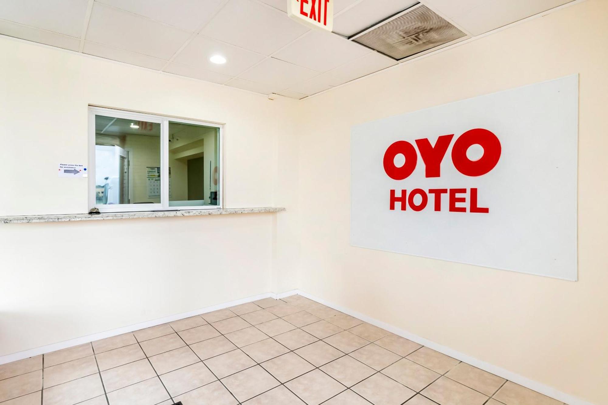 Oyo Hotel San Antonio Lackland Afb Seaworld Hwy 90 W Exterior photo