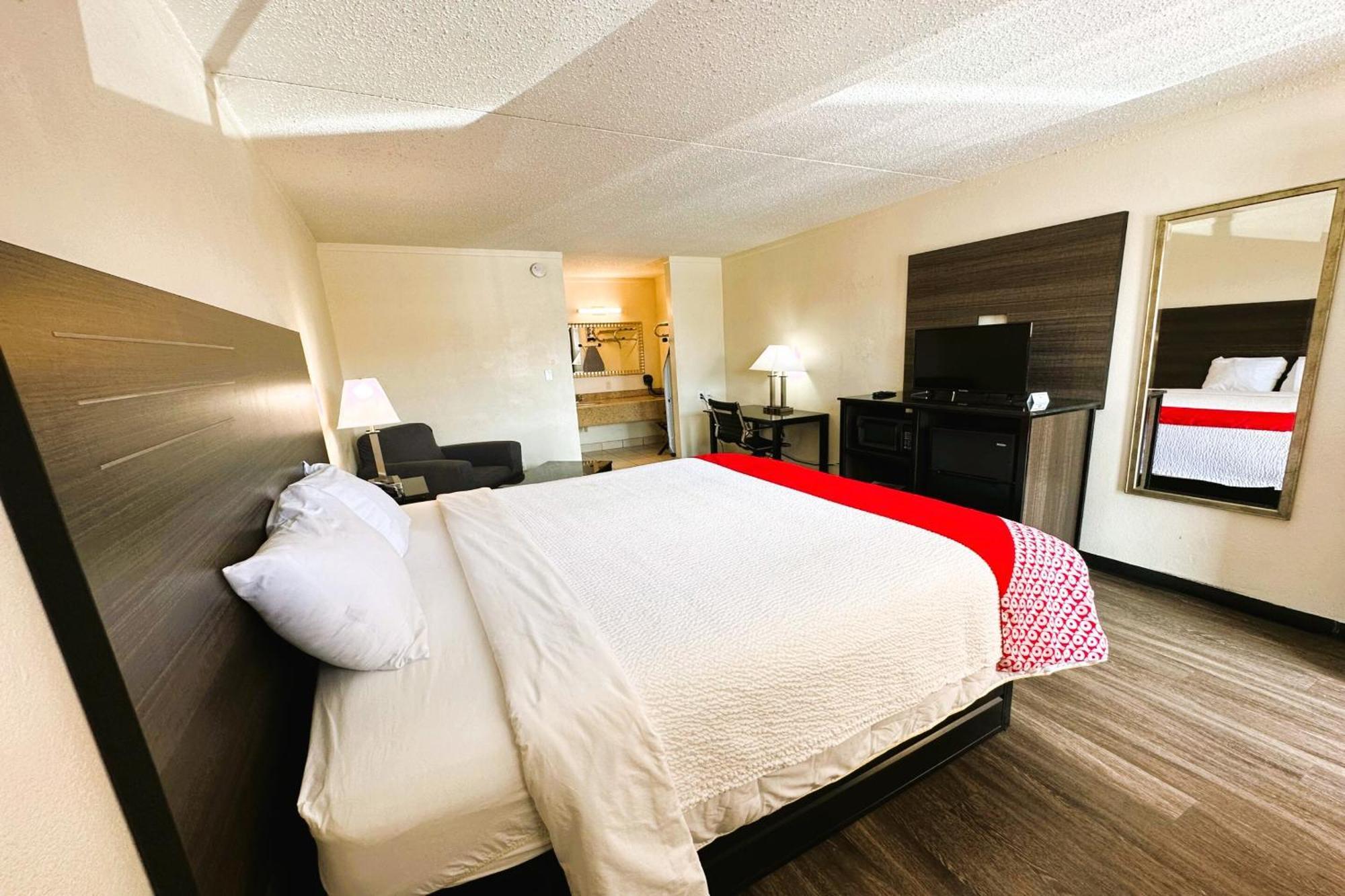 Oyo Hotel San Antonio Lackland Afb Seaworld Hwy 90 W Exterior photo