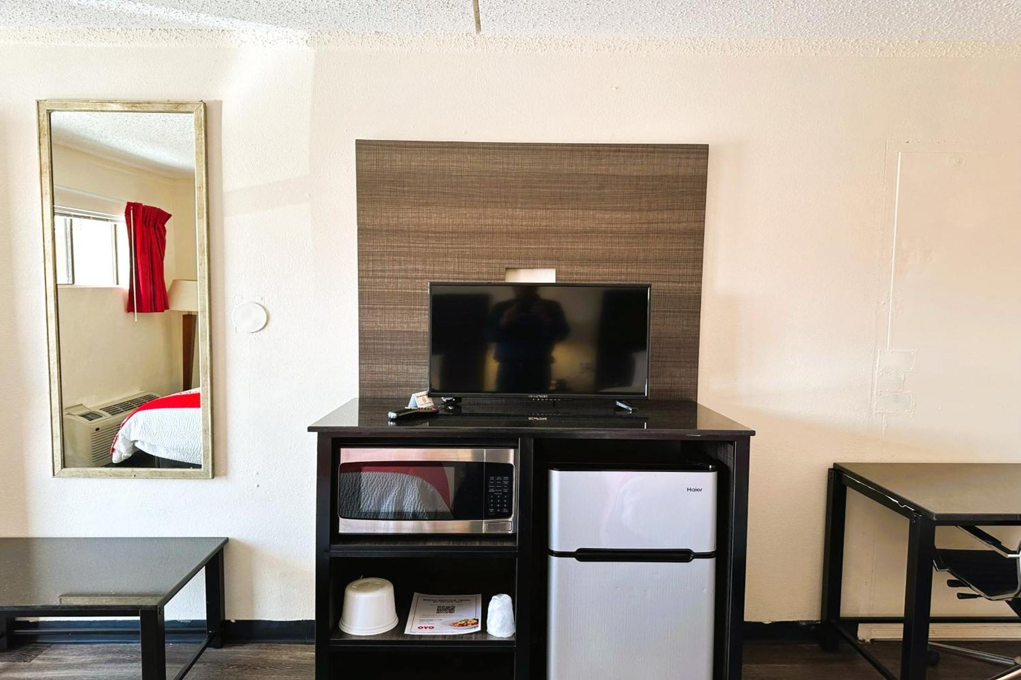 Oyo Hotel San Antonio Lackland Afb Seaworld Hwy 90 W Exterior photo