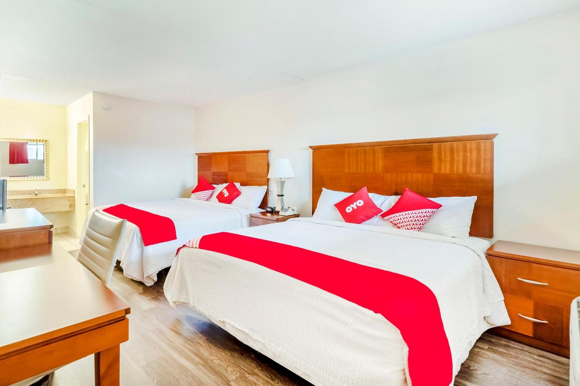 Oyo Hotel San Antonio Lackland Afb Seaworld Hwy 90 W Exterior photo