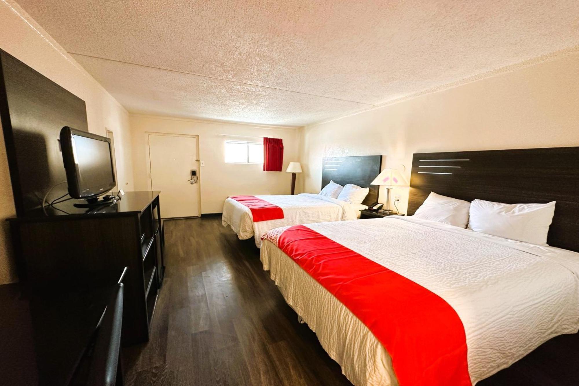 Oyo Hotel San Antonio Lackland Afb Seaworld Hwy 90 W Exterior photo