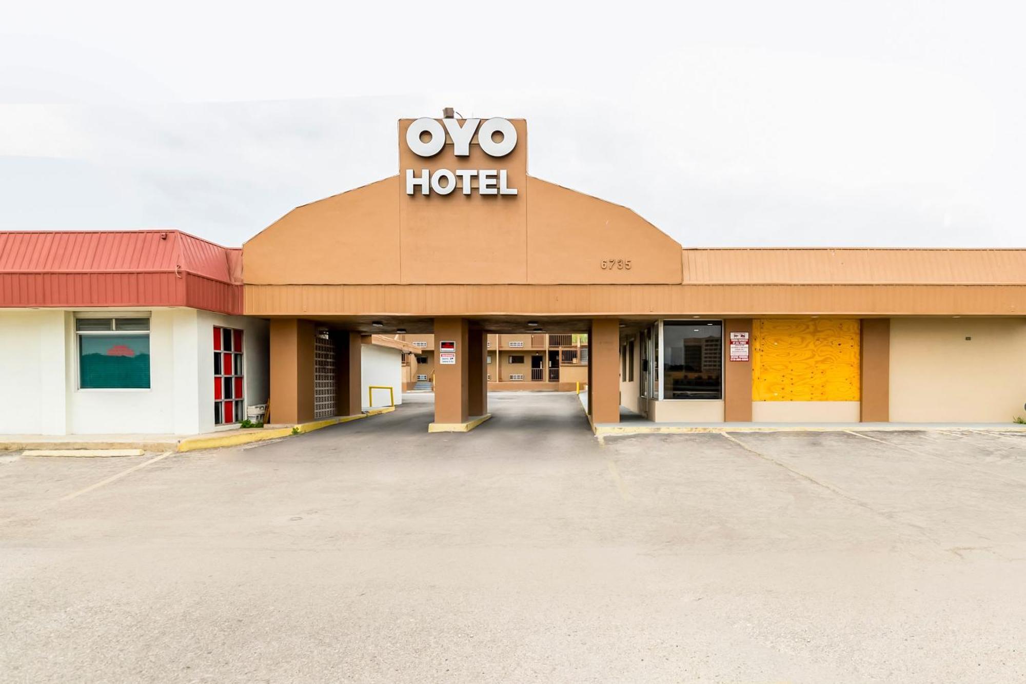Oyo Hotel San Antonio Lackland Afb Seaworld Hwy 90 W Exterior photo