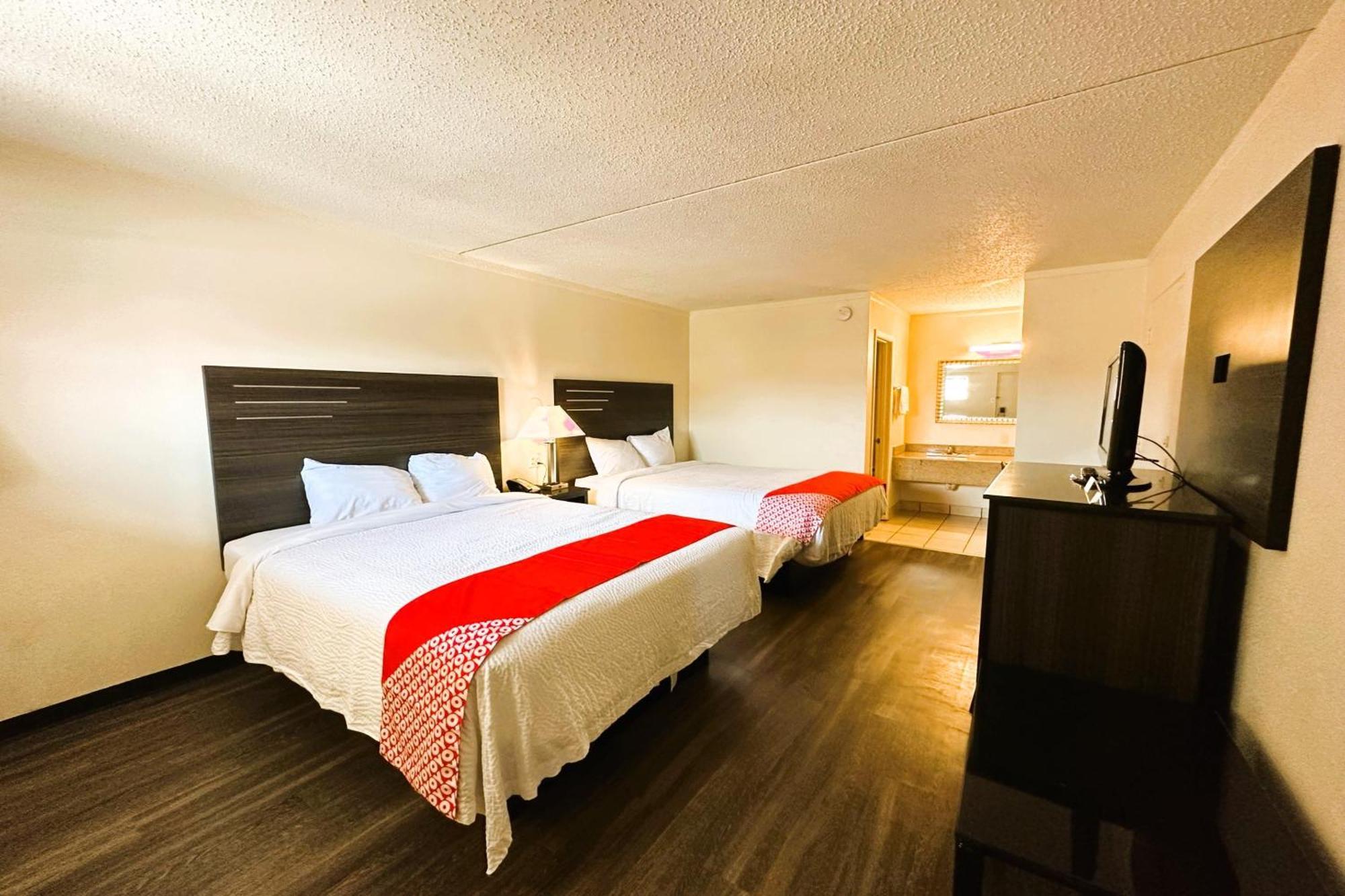 Oyo Hotel San Antonio Lackland Afb Seaworld Hwy 90 W Exterior photo