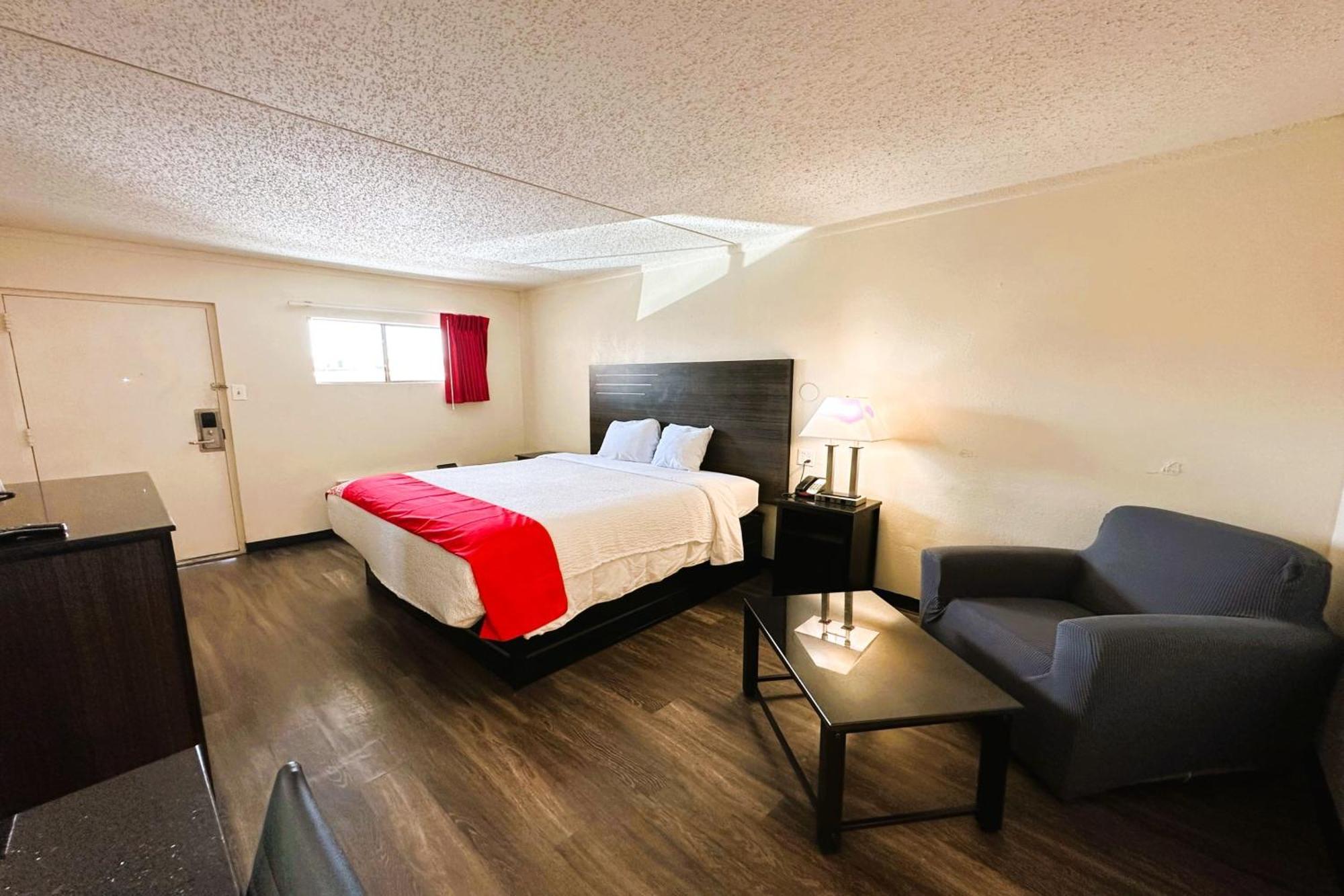 Oyo Hotel San Antonio Lackland Afb Seaworld Hwy 90 W Exterior photo