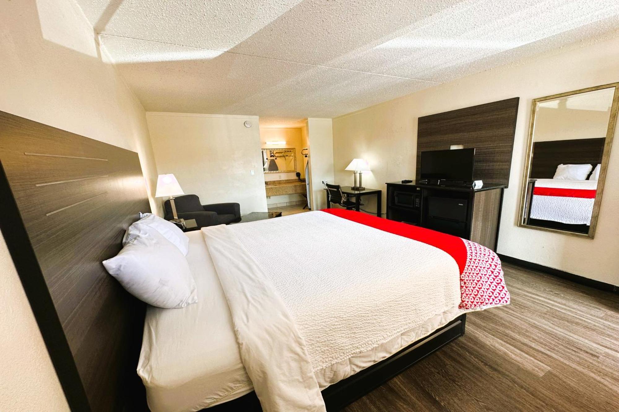 Oyo Hotel San Antonio Lackland Afb Seaworld Hwy 90 W Exterior photo