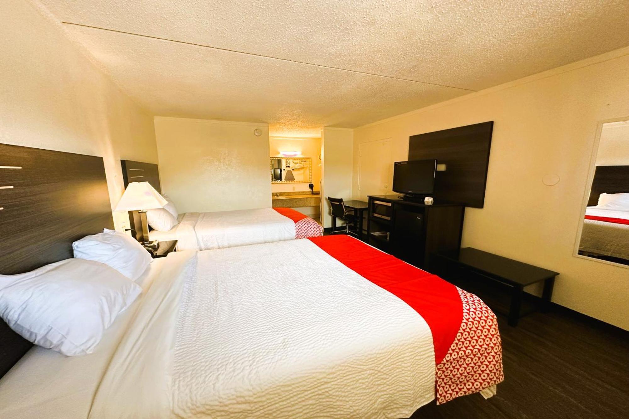 Oyo Hotel San Antonio Lackland Afb Seaworld Hwy 90 W Exterior photo