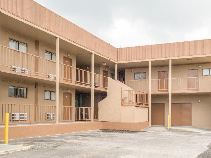 Oyo Hotel San Antonio Lackland Afb Seaworld Hwy 90 W Exterior photo